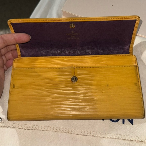 LV YELLOW EPI SARAH WALLET - Picture 2 of 6
